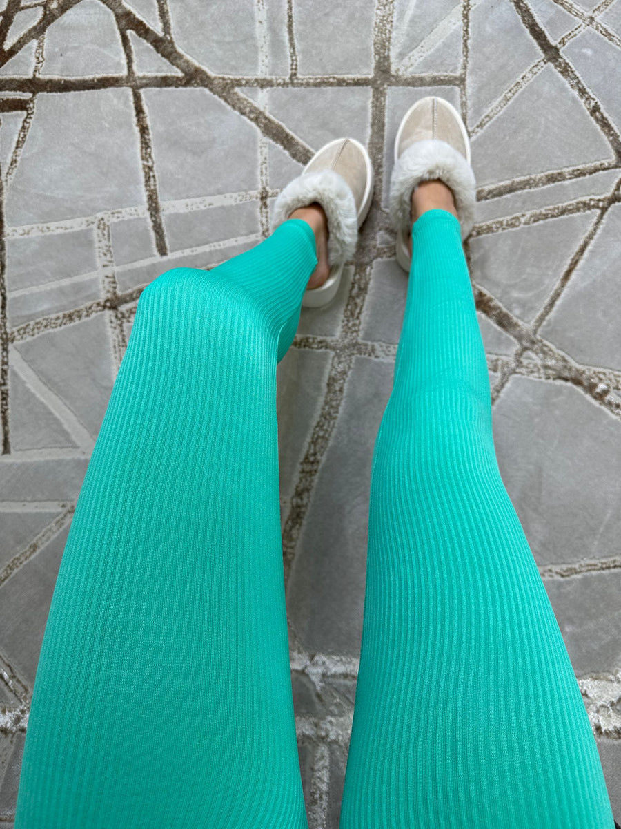 Kaci Ribbed Leggings - Parrot Green – GlamDoll Fashion